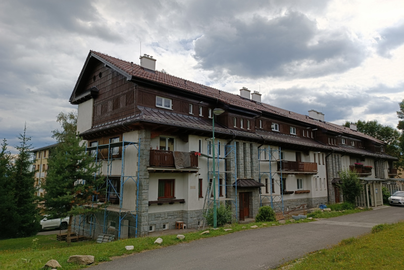 Rekonštrukcia strechy a podkrovia, krytina Tondach a falc. plech